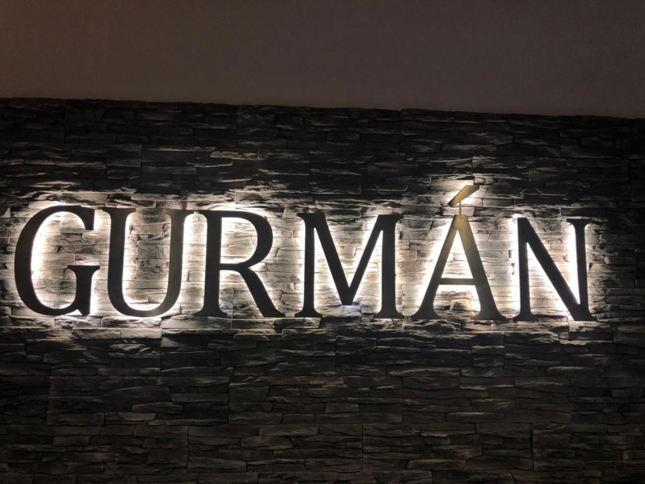 Hotel Gurman Horsovsky Tyn Экстерьер фото